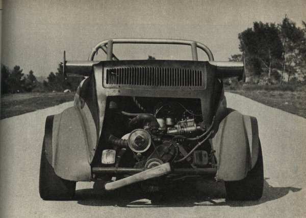La 4CV de BARIA vue de derriere