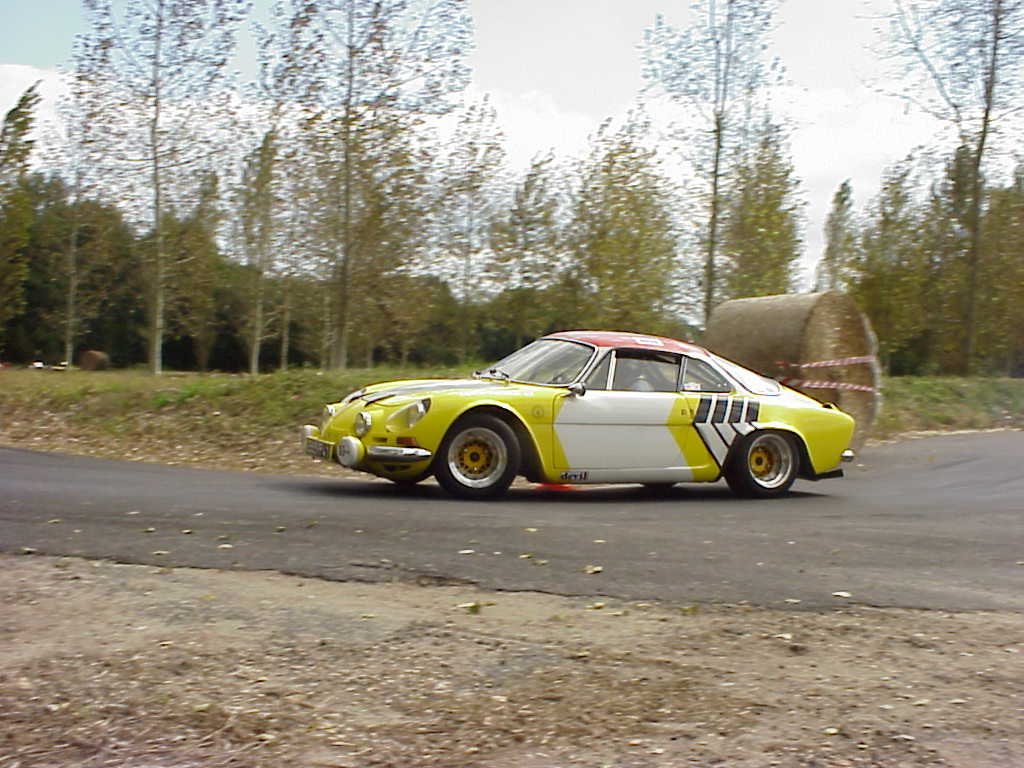 Une A110 sur le circuit