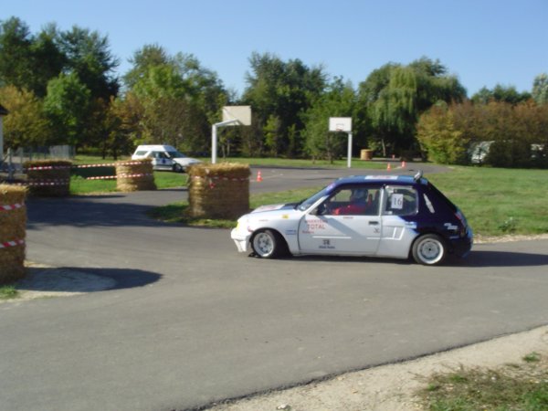 La voiture numro 16