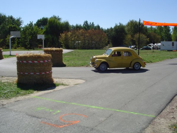 La 4CV de COUSIN