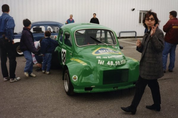Une 4CV