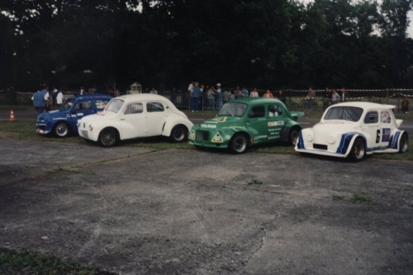 Une 4CV