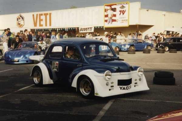 Une 4CV