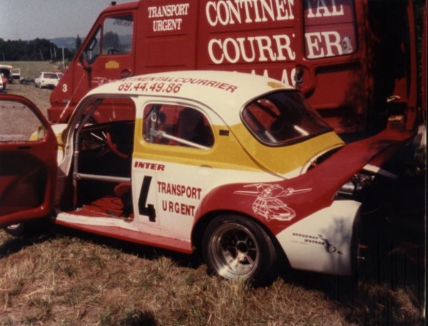 Une 4CV
