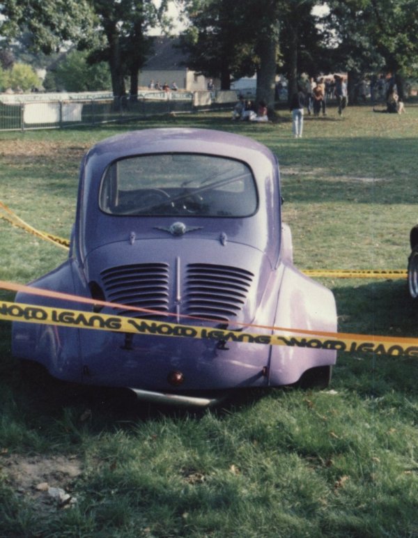 Une 4CV